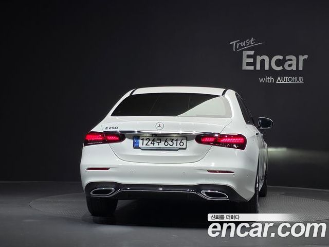 Mercedes-Benz E-Class 2023 — фото 4