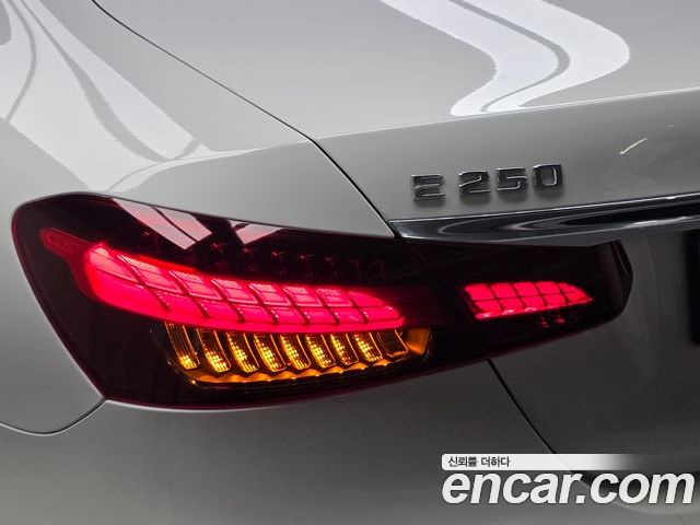Mercedes-Benz E-Class 2023 — фото 9