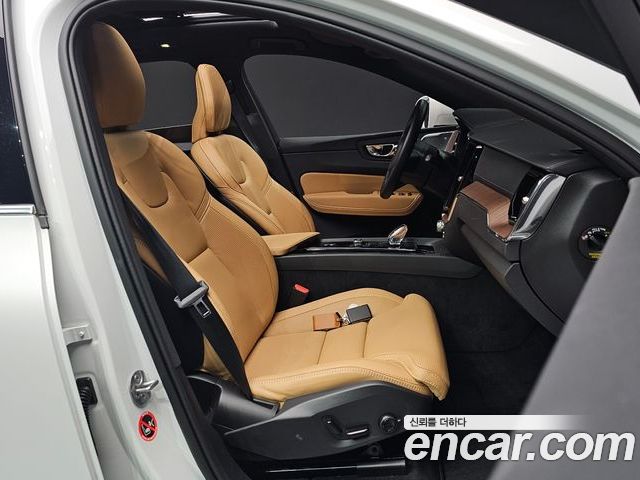 Volvo XC60 2024 — фото 10