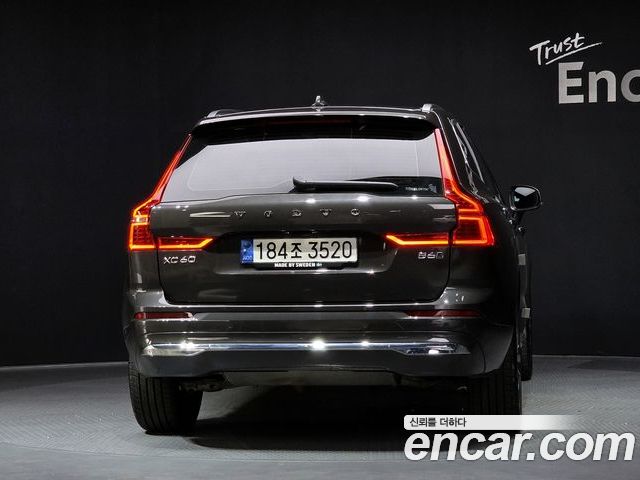 Volvo XC60 2022 — фото 4