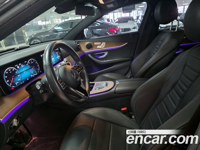 Mercedes-Benz E-Class 2023 — фото 10