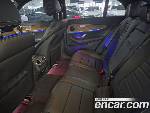Mercedes-Benz E-Class 2023 — фото 9