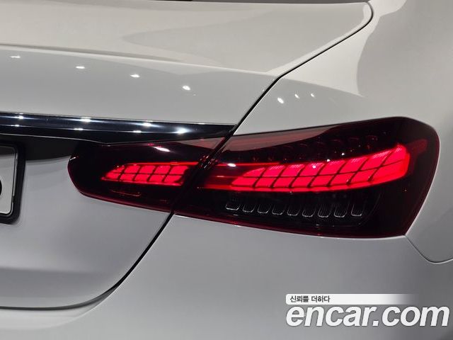 Mercedes-Benz E-Class 2023 — фото 9