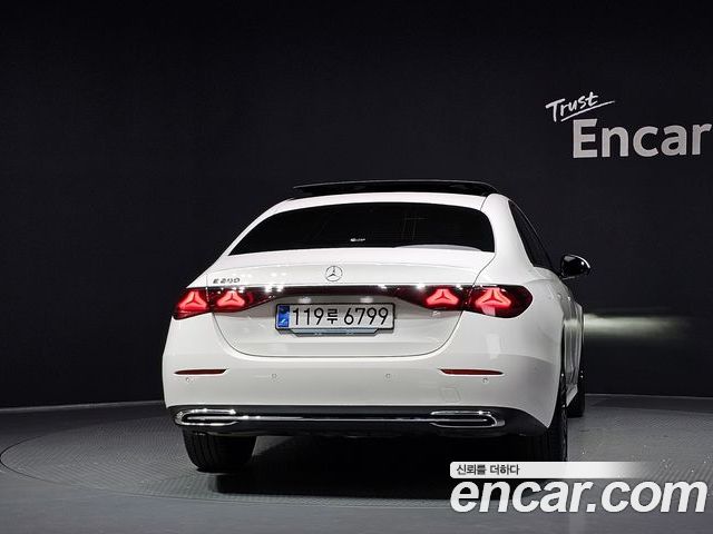 Mercedes-Benz E-Class 2025 — фото 4