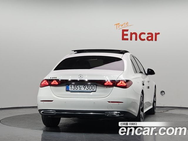 Mercedes-Benz E-Class 2025 — фото 4