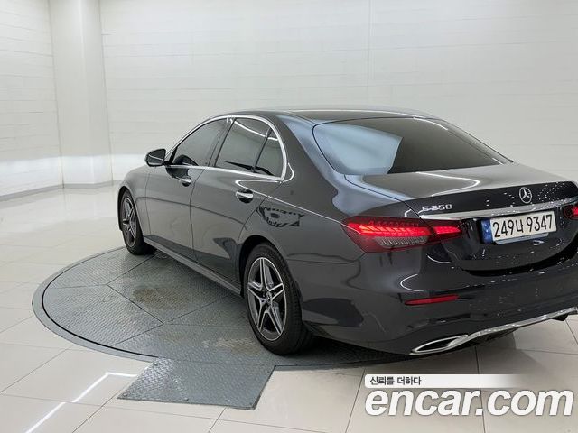 Mercedes-Benz E-Class 2023 — фото 3