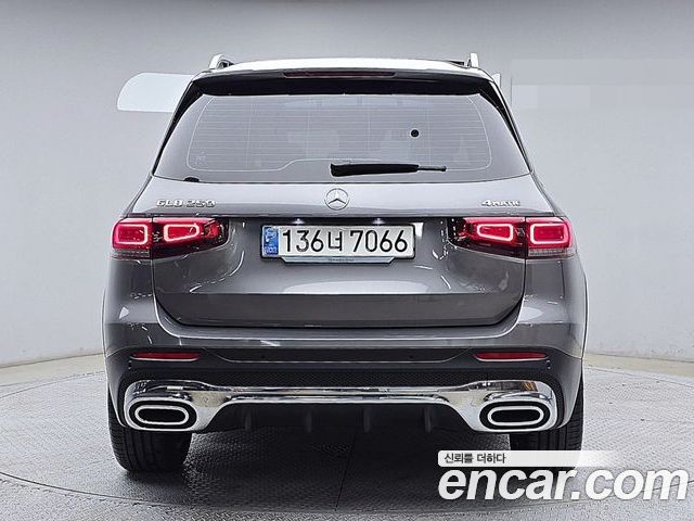 Mercedes-Benz GLB 2023 — фото 4