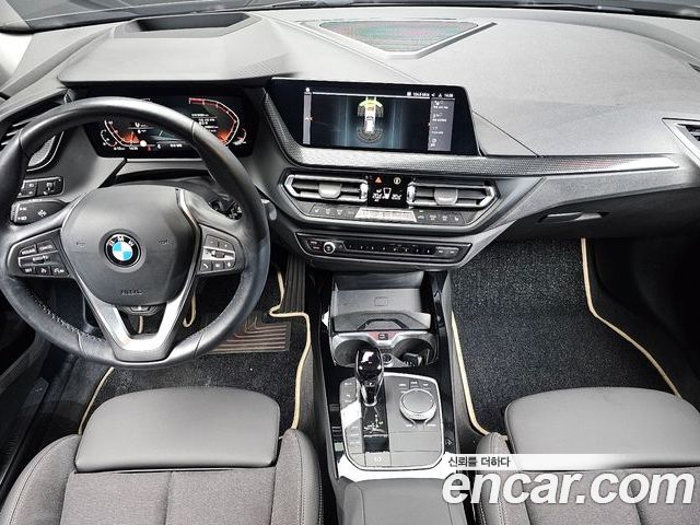 BMW 1 Series 2023 — фото 10
