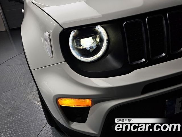 Jeep Renegade 2023 — фото 8