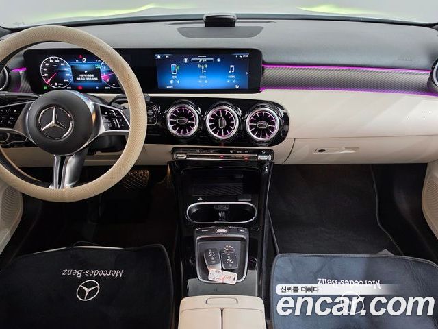 Mercedes-Benz A-Class 2024 — фото 10