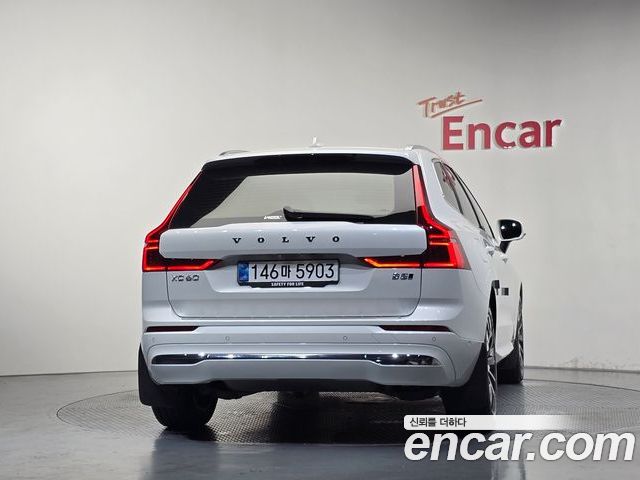 Volvo XC60 2026 — фото 4