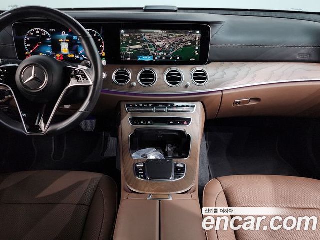 Mercedes-Benz E-Class 2022 — фото 10