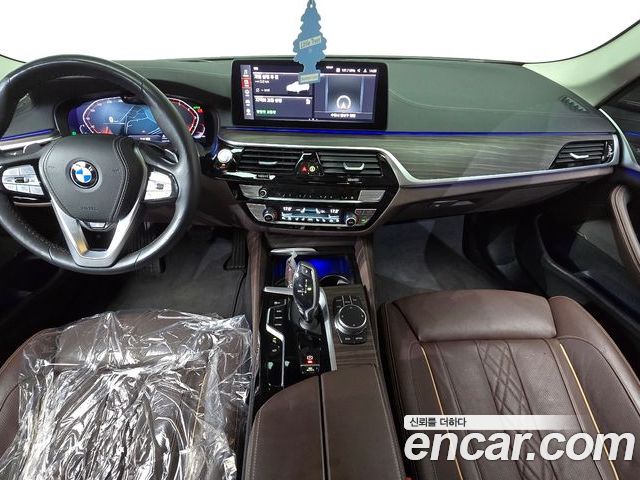 BMW 5 Series 2023 — фото 10