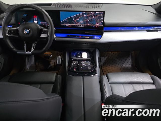 BMW 5 Series 2025 — фото 10