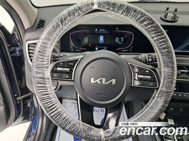Kia Seltos 2023 — фото 7