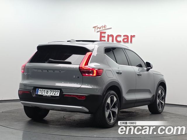 Volvo XC40 2025 — фото 2