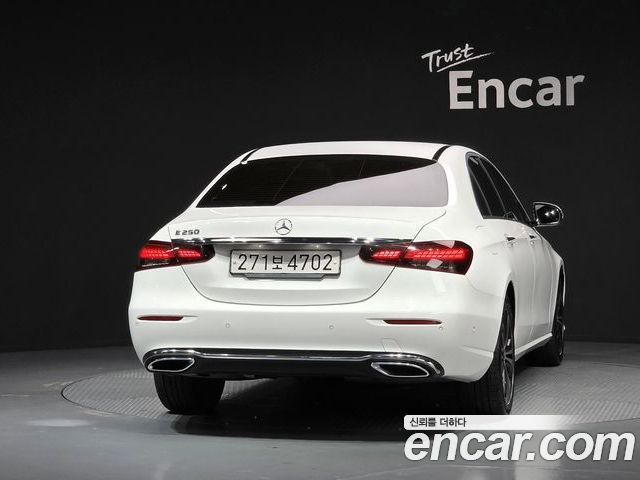 Mercedes-Benz E-Class 2022 — фото 4