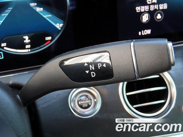 Mercedes-Benz E-Class 2023 — фото 10