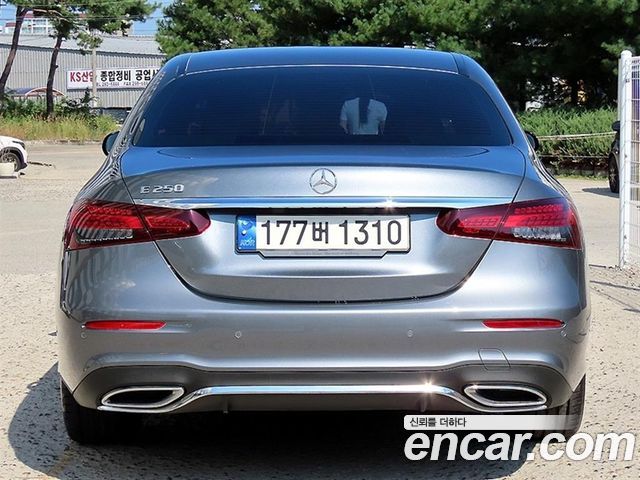 Mercedes-Benz E-Class 2023 — фото 4