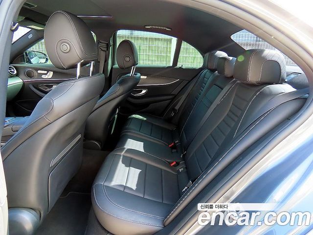 Mercedes-Benz E-Class 2023 — фото 6