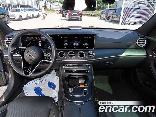 Mercedes-Benz E-Class 2023 — фото 7