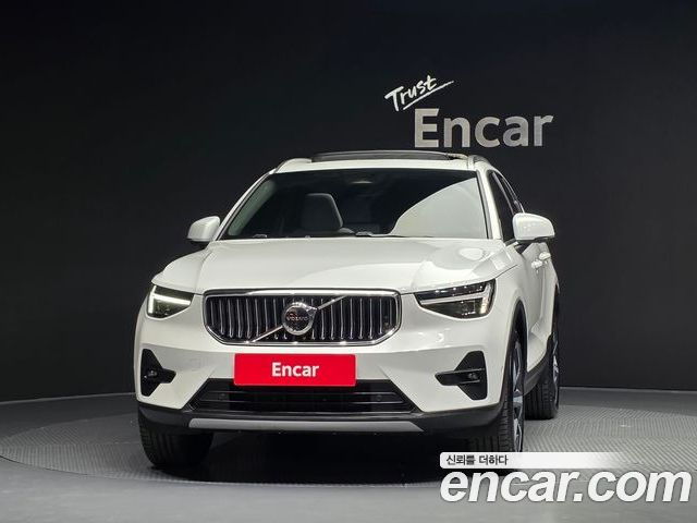 Volvo XC40 2025 — фото 3