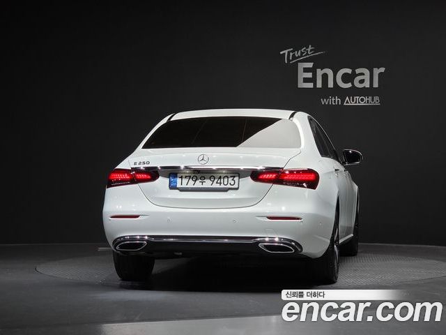 Mercedes-Benz E-Class 2022 — фото 4