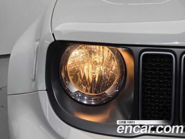 Jeep Renegade 2022 — фото 8