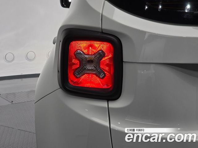 Jeep Renegade 2022 — фото 9