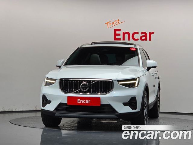 Volvo XC40 2023 — фото 3