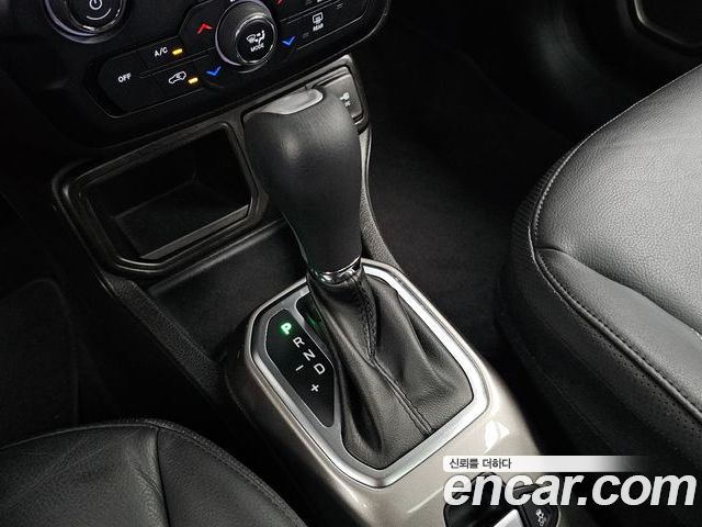 Jeep Renegade 2022 — фото 9