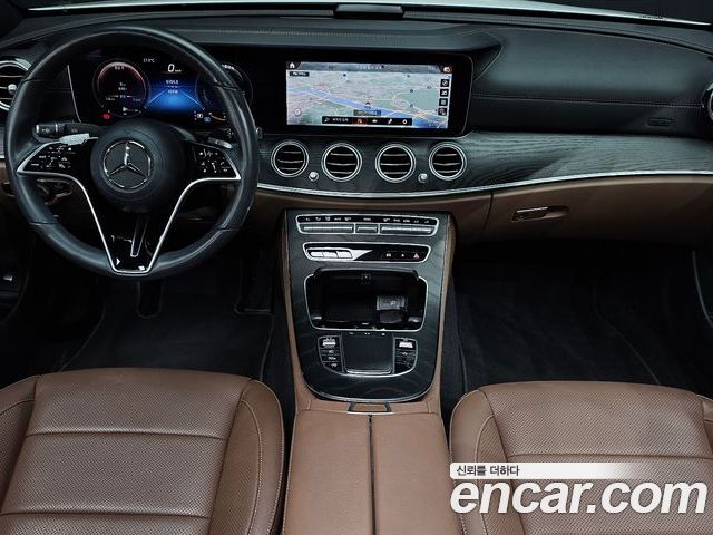 Mercedes-Benz E-Class 2023 — фото 10
