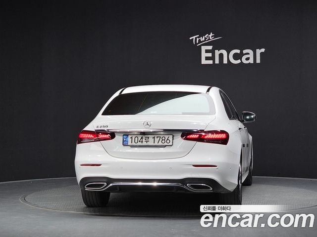 Mercedes-Benz E-Class 2023 — фото 4
