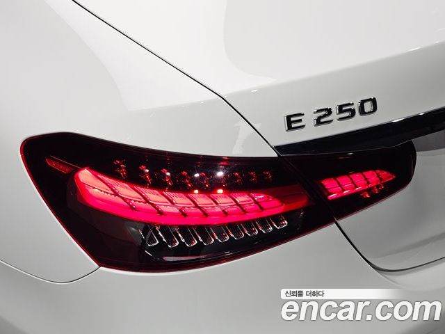 Mercedes-Benz E-Class 2023 — фото 9