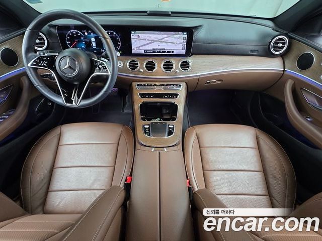 Mercedes-Benz E-Class 2022 — фото 10