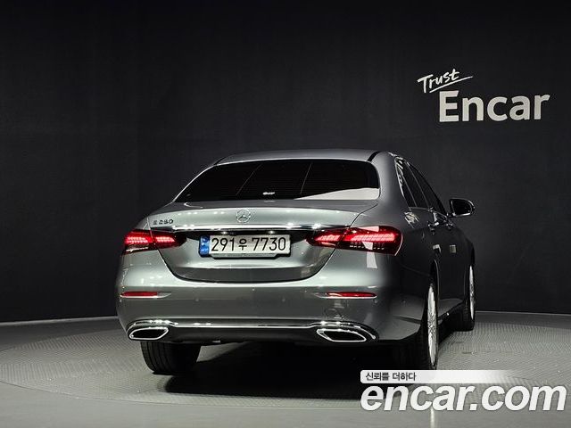 Mercedes-Benz E-Class 2022 — фото 4