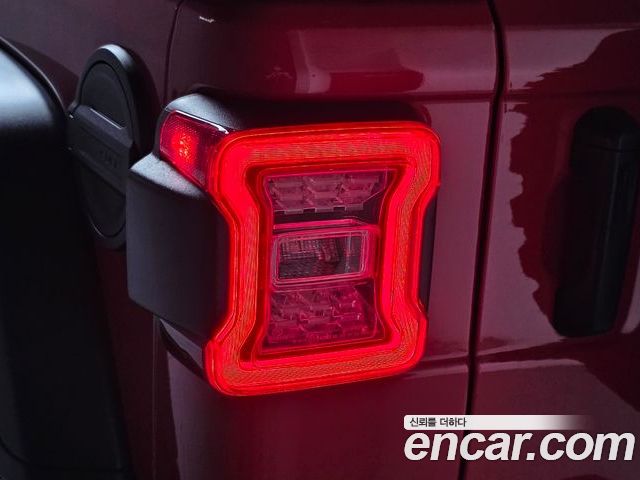 Jeep Wrangler 2023 — фото 9