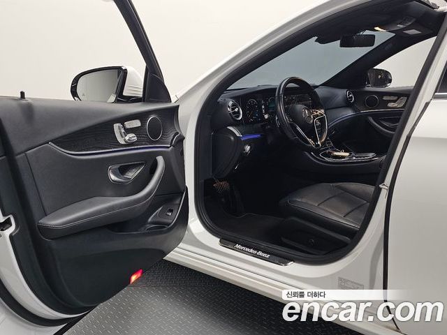 Mercedes-Benz E-Class 2023 — фото 10