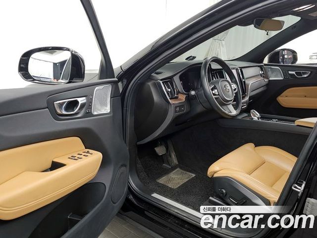 Volvo XC60 2022 — фото 10