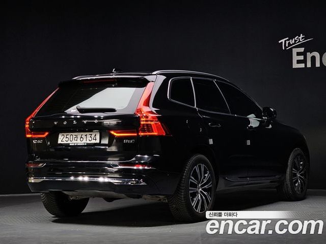 Volvo XC60 2022 — фото 2