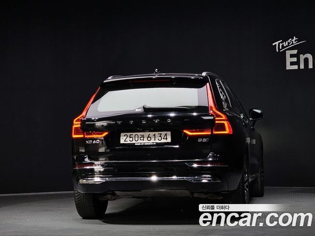 Volvo XC60 2022 — фото 4