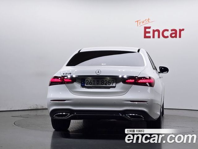 Mercedes-Benz E-Class 2023 — фото 4