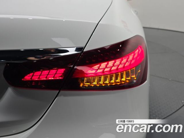 Mercedes-Benz E-Class 2023 — фото 9