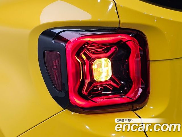 Jeep Renegade 2023 — фото 9