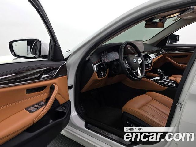 BMW 5 Series 2023 — фото 10