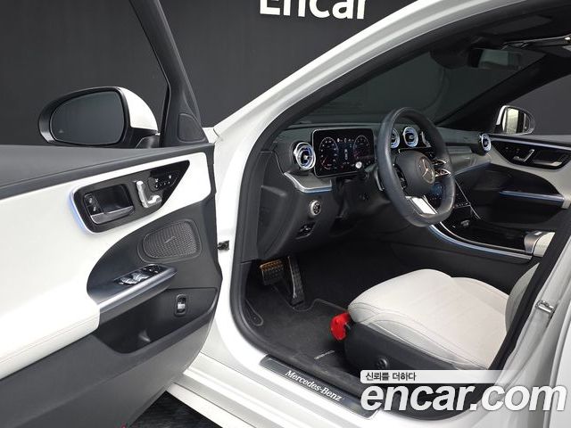 Mercedes-Benz C-Class 2025 — фото 10