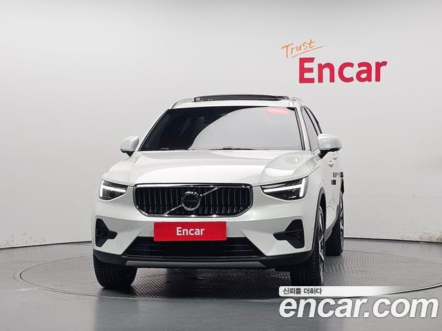 Volvo XC40 2025 — фото 3