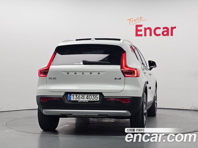 Volvo XC40 2025 — фото 4