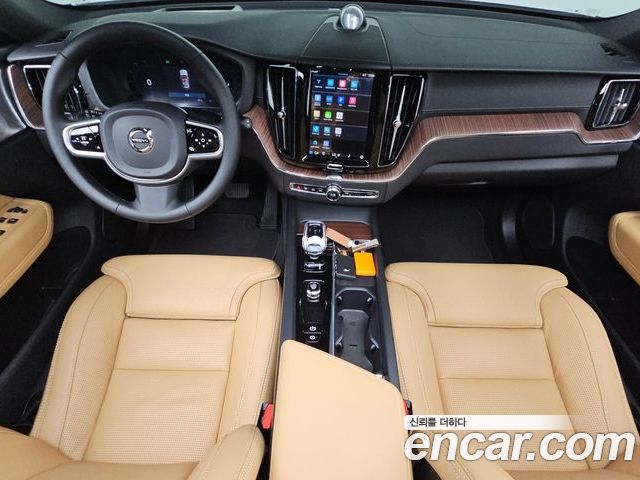 Volvo XC60 2025 — фото 10
