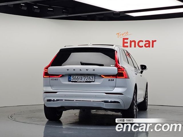 Volvo XC60 2025 — фото 4